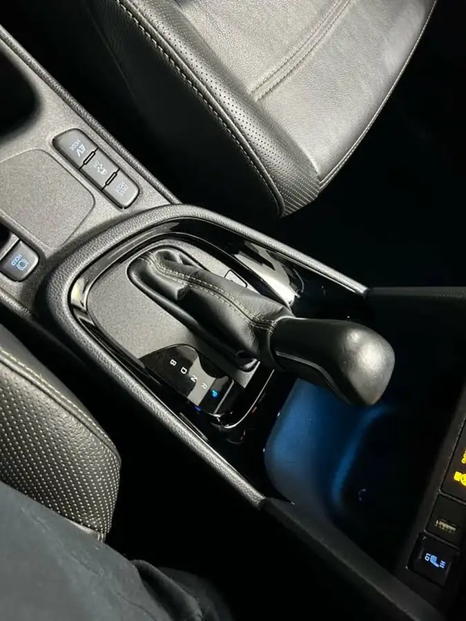 2022-toyota-yaris-cross-15-vvt-i-premiere-edition-big-35