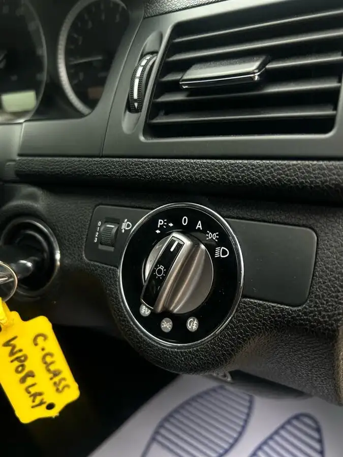 2008-mercedes-benz-c-class-18-c180-kompressor-se-saloon-4d-big-11