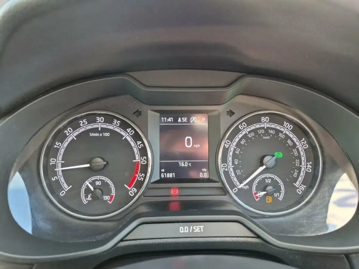 2019-skoda-octavia-16tdi-se-technology-estate-dsg-big-24