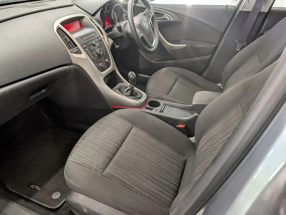2011-vauxhall-astra-17td-exclusiv-17cdti-16v-110ps-ecoflex-hatchback-5d-big-24