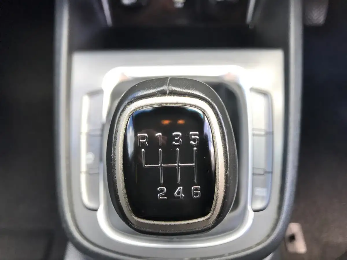 2022-hyundai-kona-10-t-gdi-se-connect-big-15