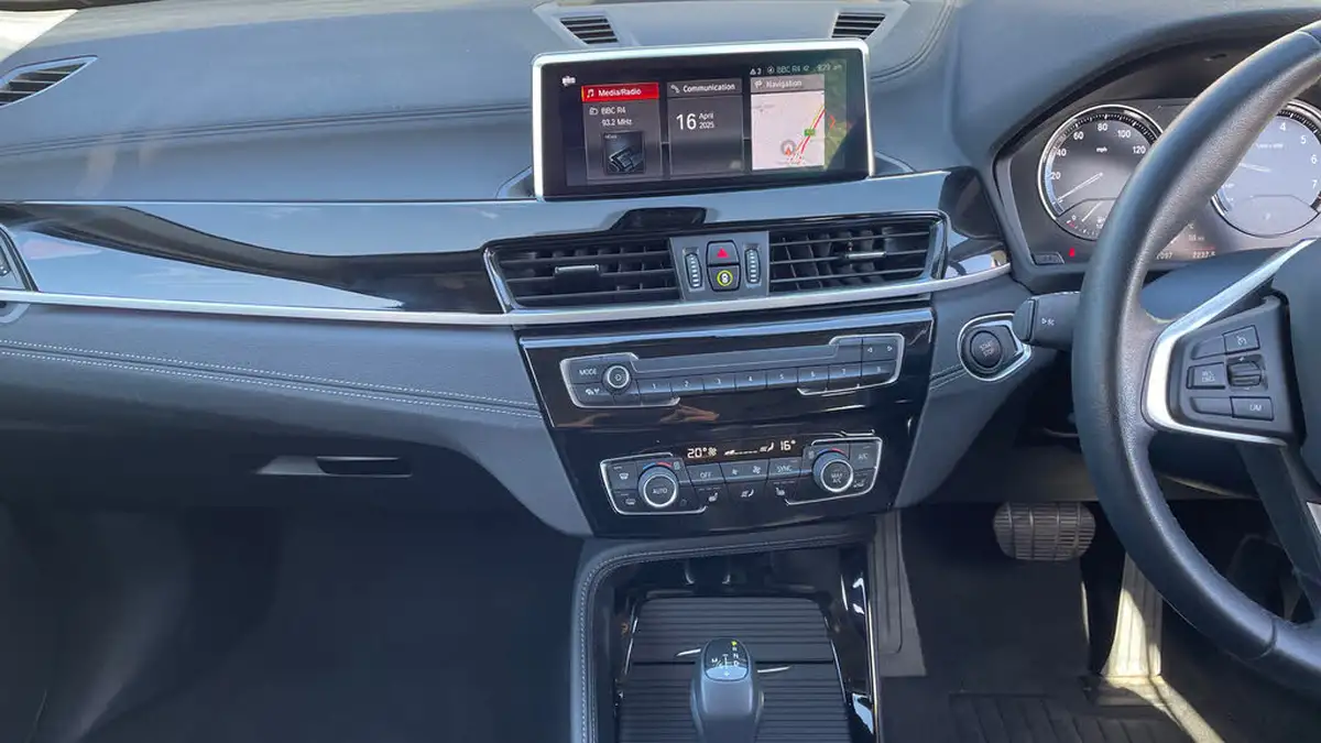 2022-bmw-x1-15-xdrive-25e-phev-xline-big-11