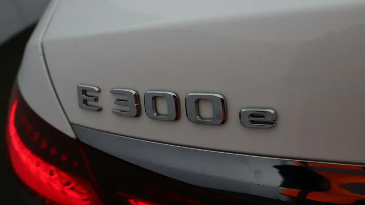 2021-mercedes-benz-e-class-big-20