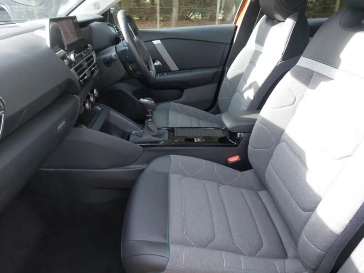 2022-citroen-c4-12-puretech-shine-130ps-big-4