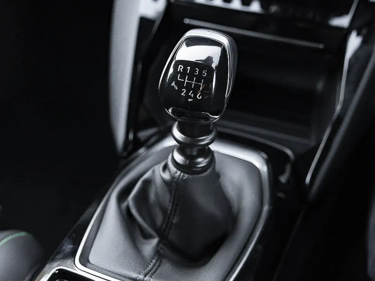 2025-peugeot-208-12-puretech-gt-100ps-big-15