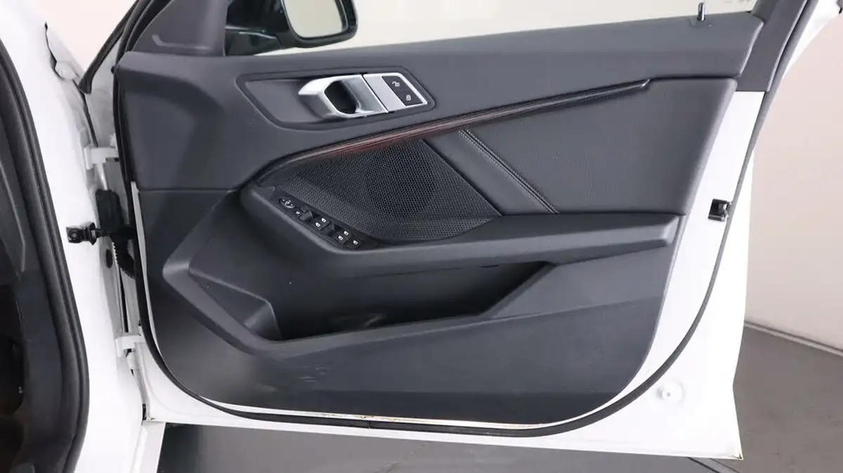 2020-bmw-1-series-15td-116d-sport-big-15