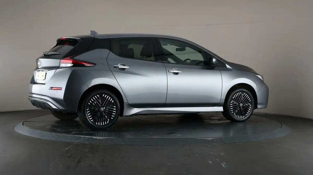 2022-nissan-leaf-e-e-tekna-59kwh-big-56
