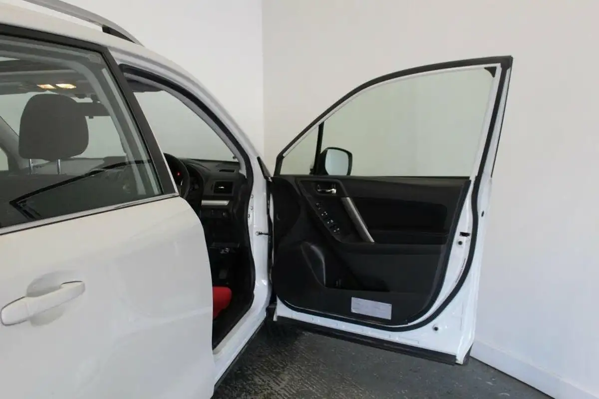 2014-subaru-forester-20-xe-premium-lineartronic-big-18