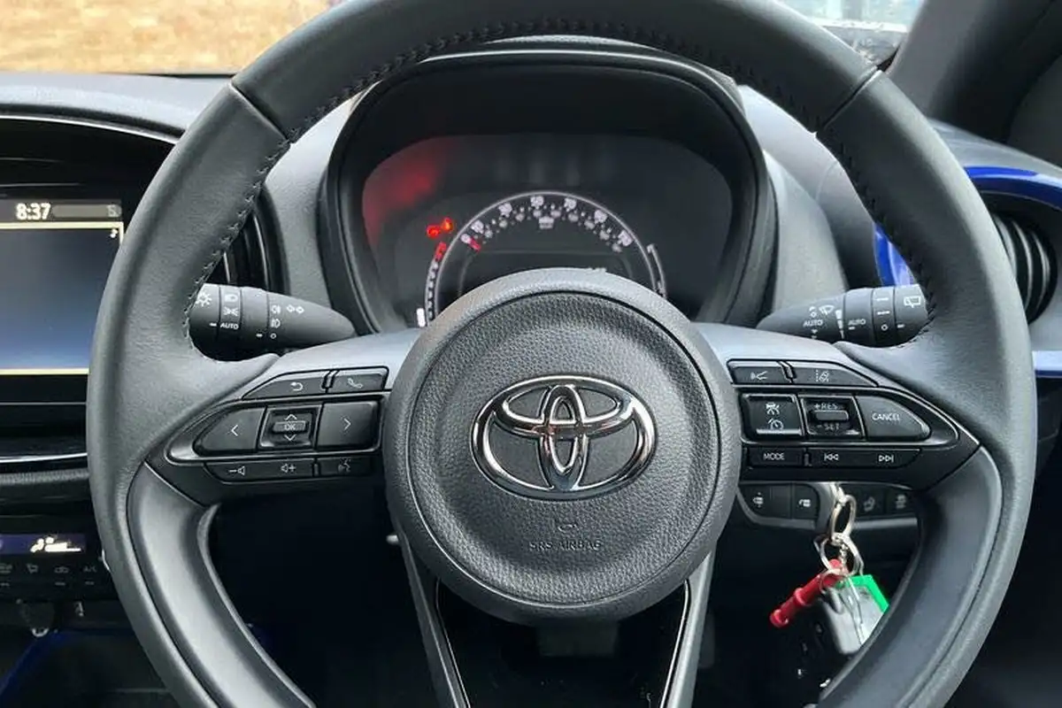 2023-toyota-aygo-x-10-vvt-i-edge-cvt-big-11