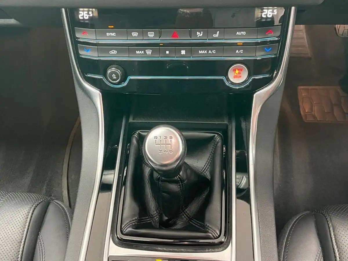2018-jaguar-xf-20td-portfolio-180ps-saloon-4d-1999cc-big-42