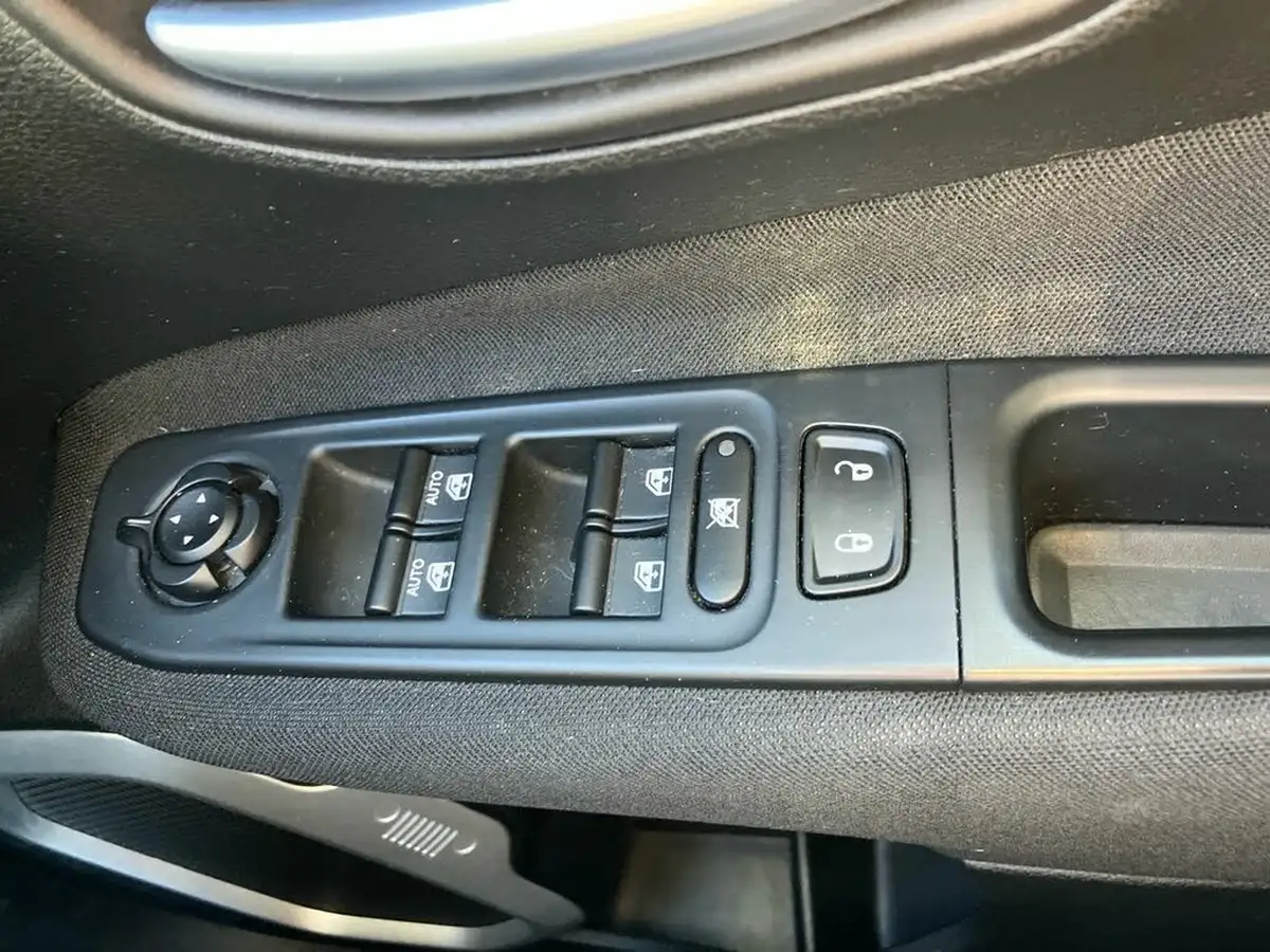 2016-jeep-renegade-16-multijet-ii-longitude-ss-big-17