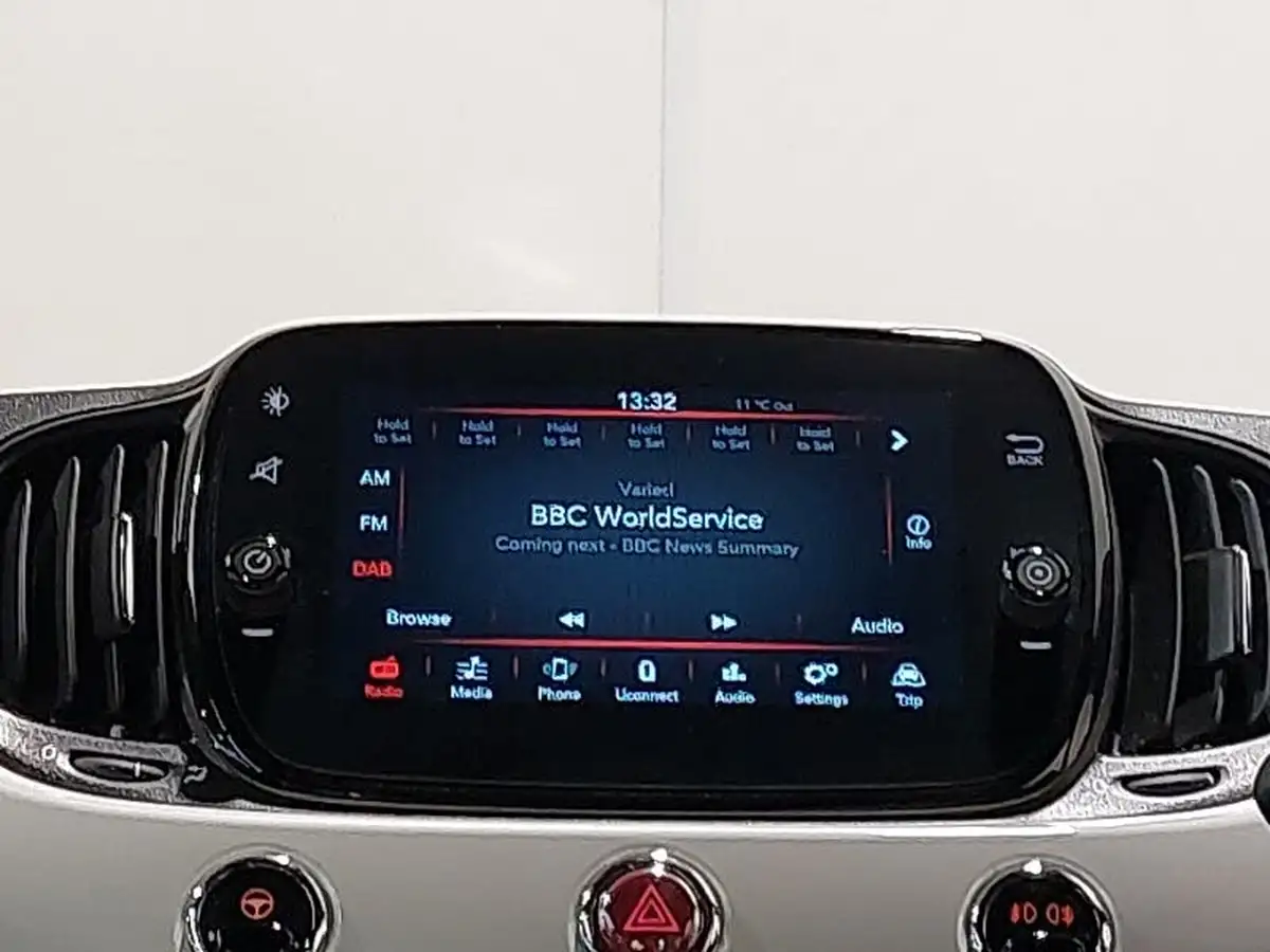 2021-fiat-500-10-dolcevita-big-6