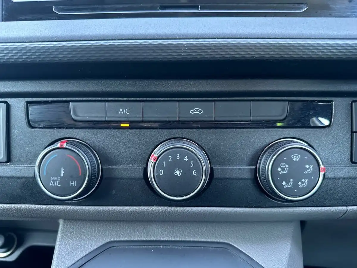 2024-volkswagen-transporter-big-19