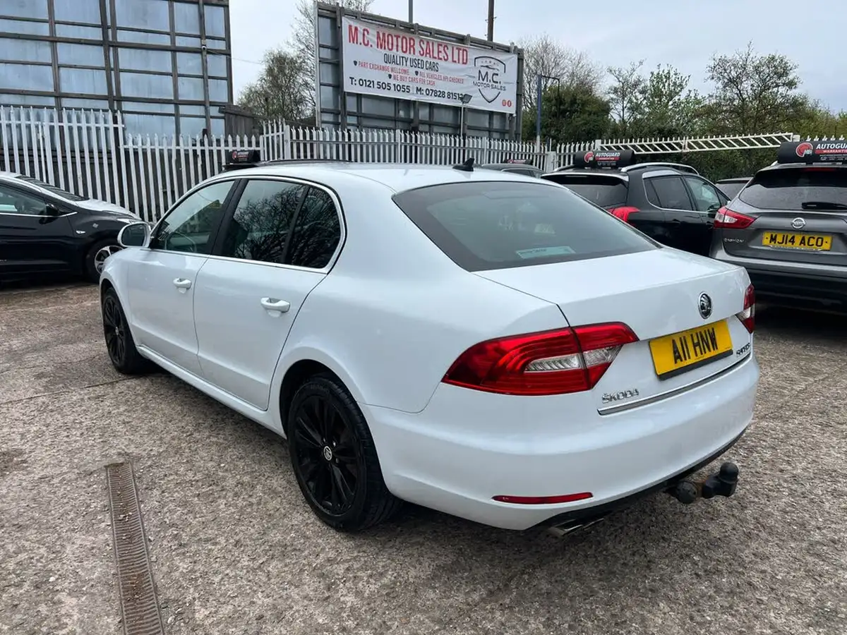 2014-skoda-superb-20tdi-black-edition-140ps-hatchback-dsg-big-3