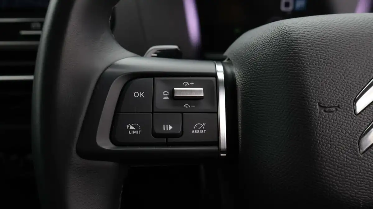 2023-citroen-c4-15bluehdi-shine-plus-big-24