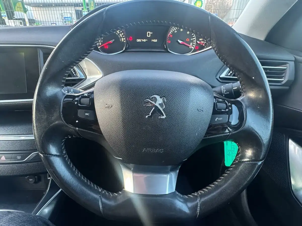 2015-peugeot-308-16-bluehdi-allure-16bluehdi-big-31