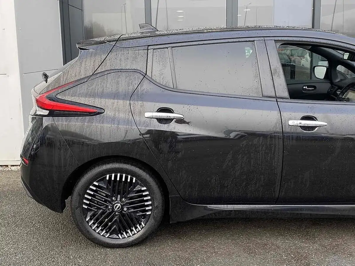 2024-nissan-leaf-e-tekna-39kwh-big-6