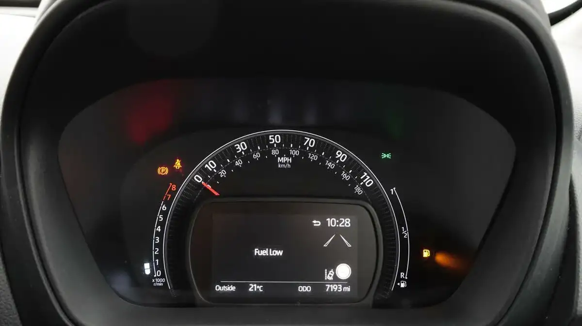 2023-toyota-aygo-x-10-vvt-i-pure-big-10
