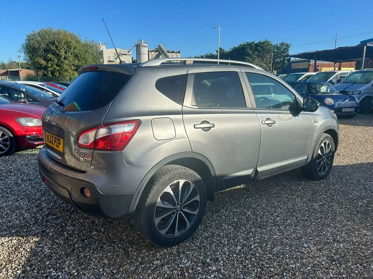 2012-nissan-qashqai-20td-n-tec-big-8