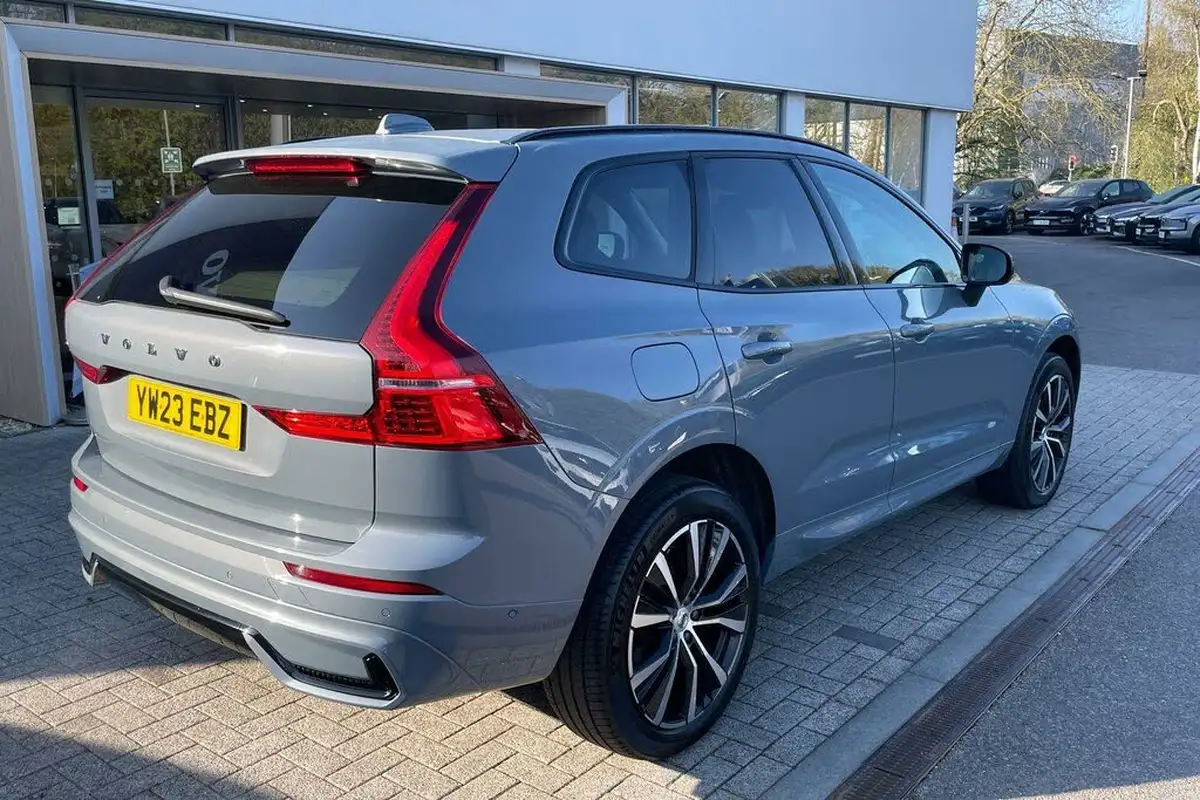 2023-volvo-xc60-20-t8-ultimate-dark-big-6