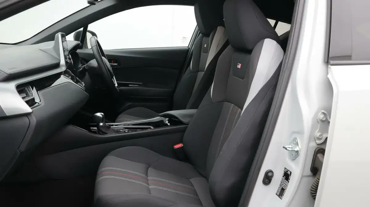 2021-toyota-c-hr-18-vvt-i-gr-sport-big-14