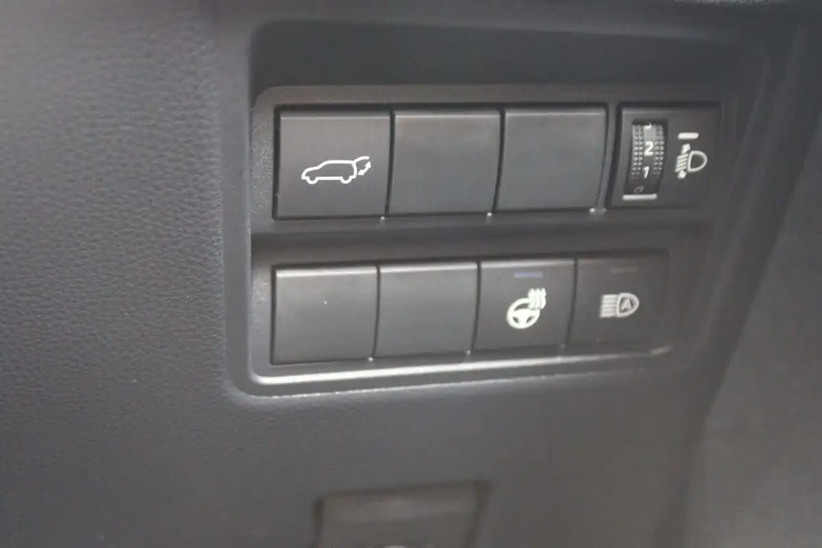 2021-toyota-yaris-cross-15-vvt-i-excel-big-32