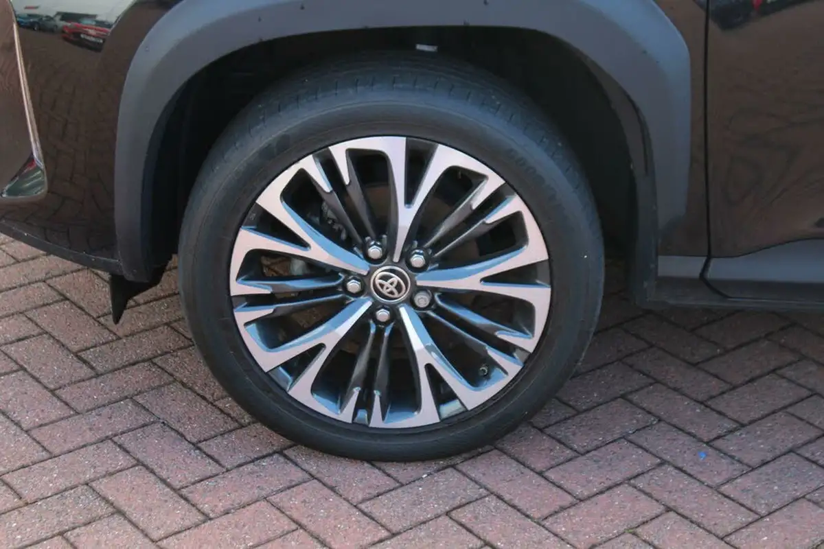 2021-toyota-yaris-cross-15-vvt-i-excel-big-8