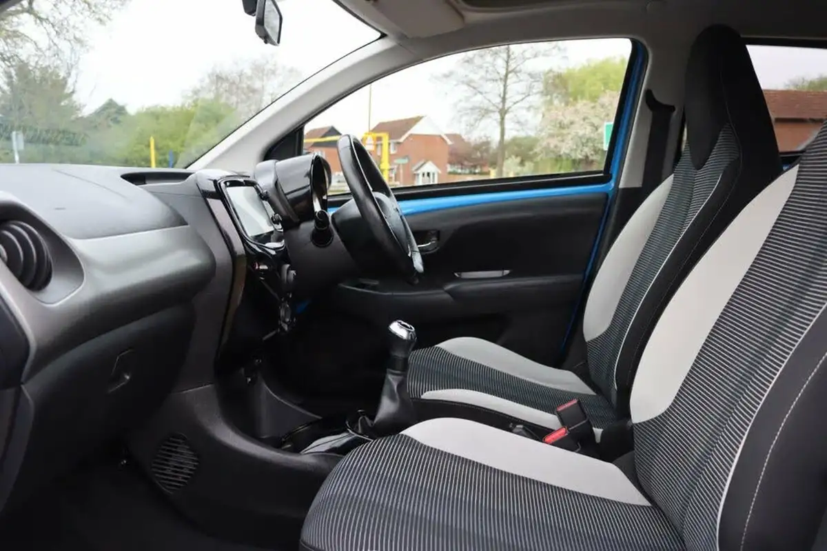 2016-peugeot-108-12-puretech-allure-top-5d-big-17