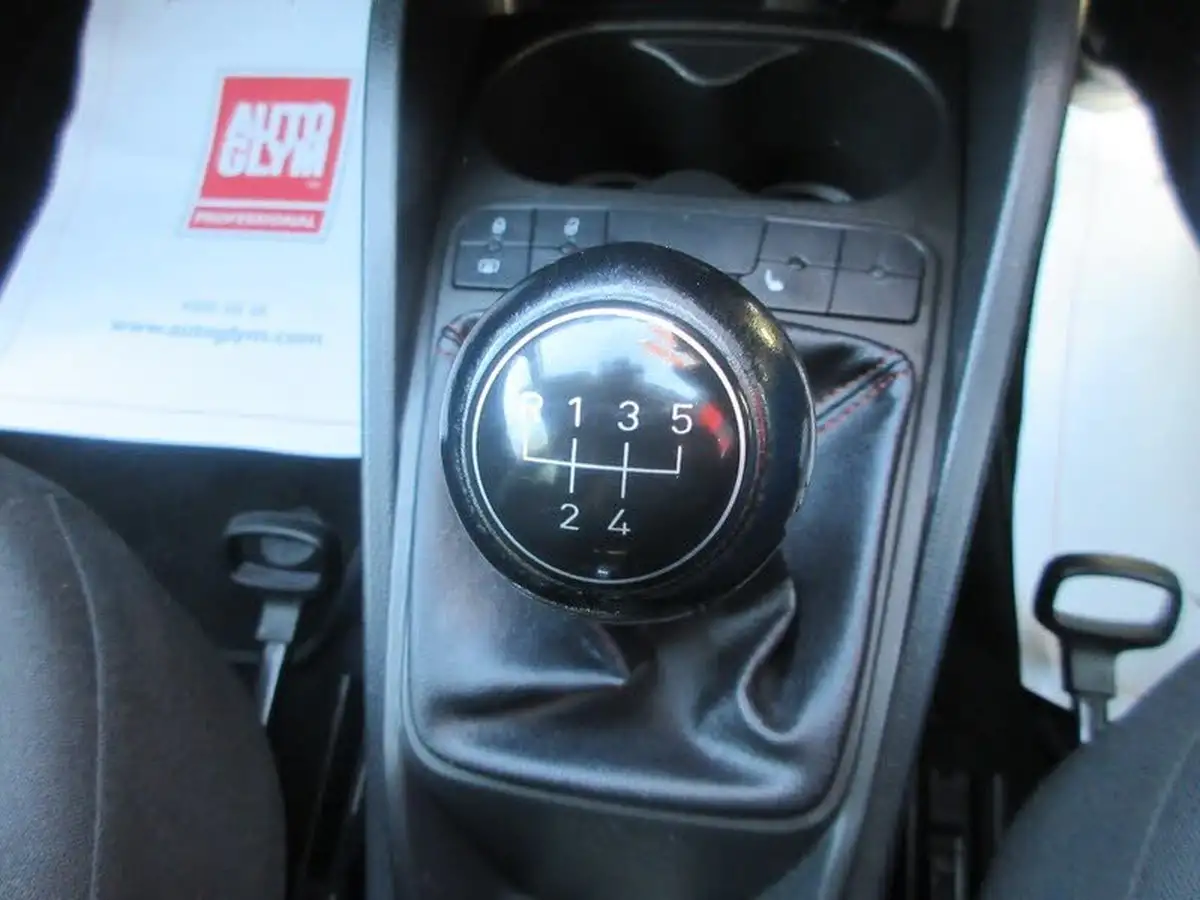 2013-seat-ibiza-12-fr-105-hatchback-5d-big-17