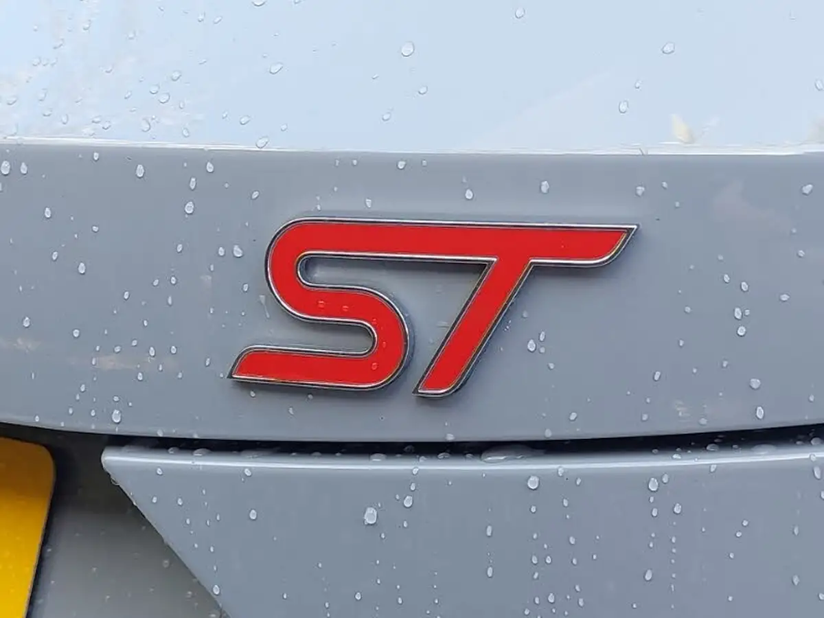 2023-ford-puma-suv-15-st-big-11