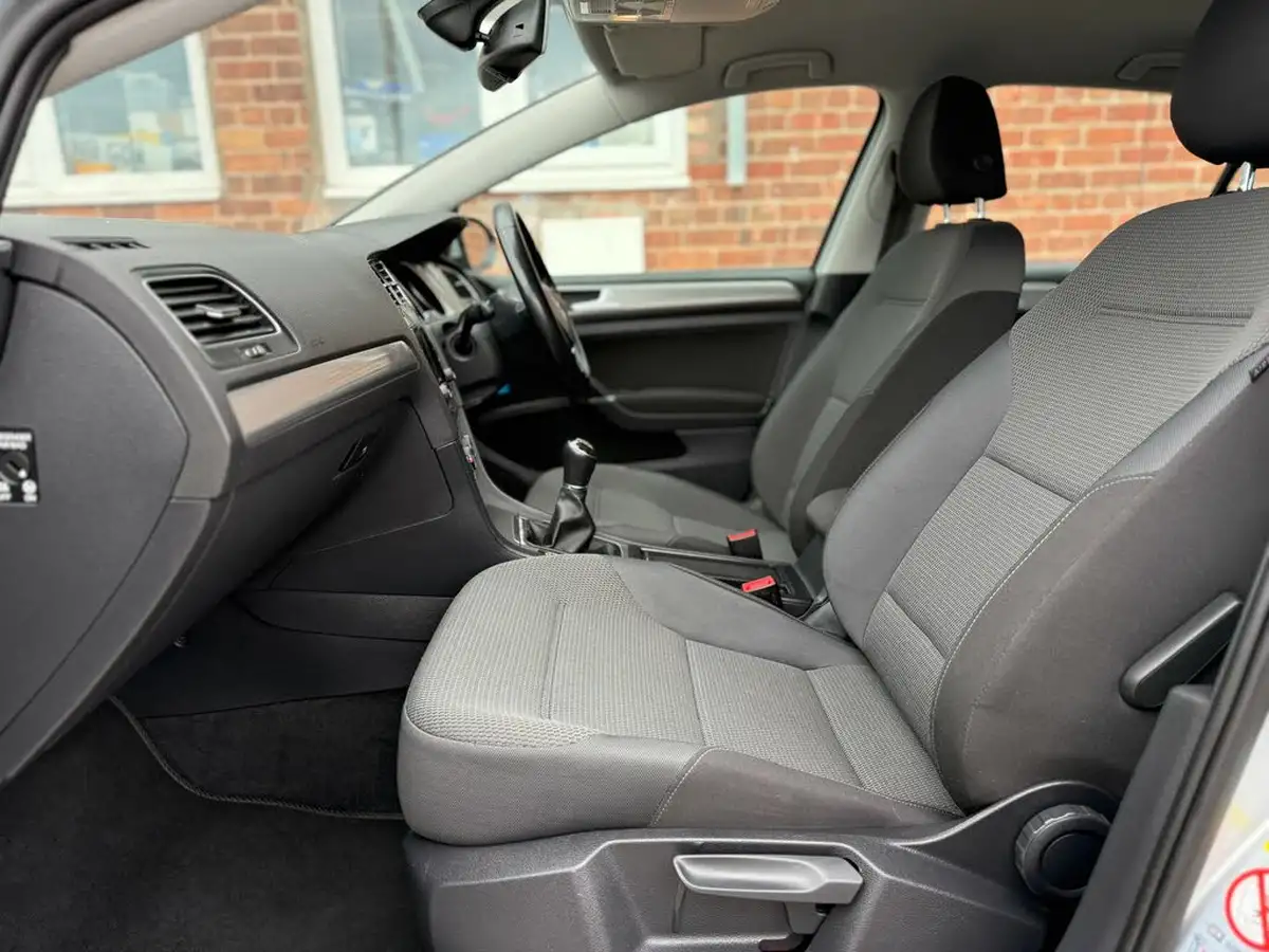 2014-volkswagen-golf-16tdi-se-ss-hatchback-5d-big-27