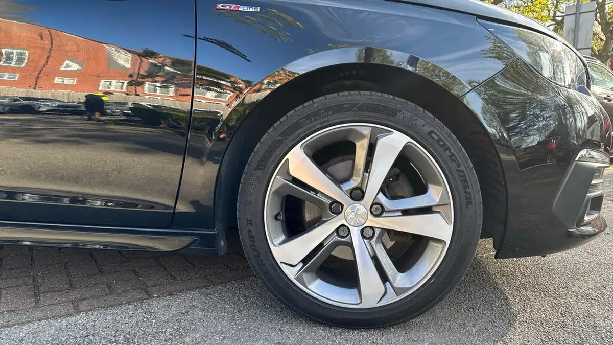 2019-peugeot-308-12-puretech-gt-line-big-13