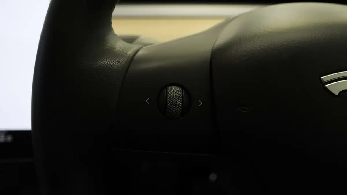 2022-tesla-model-y-e-long-range-big-22