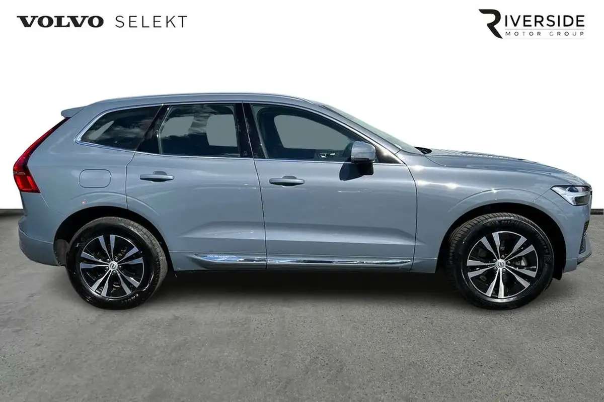 2022-volvo-xc60-20-b5-core-big-3