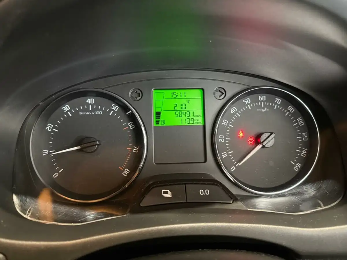 2014-skoda-fabia-12-monte-carlo-105ps-estate-big-12