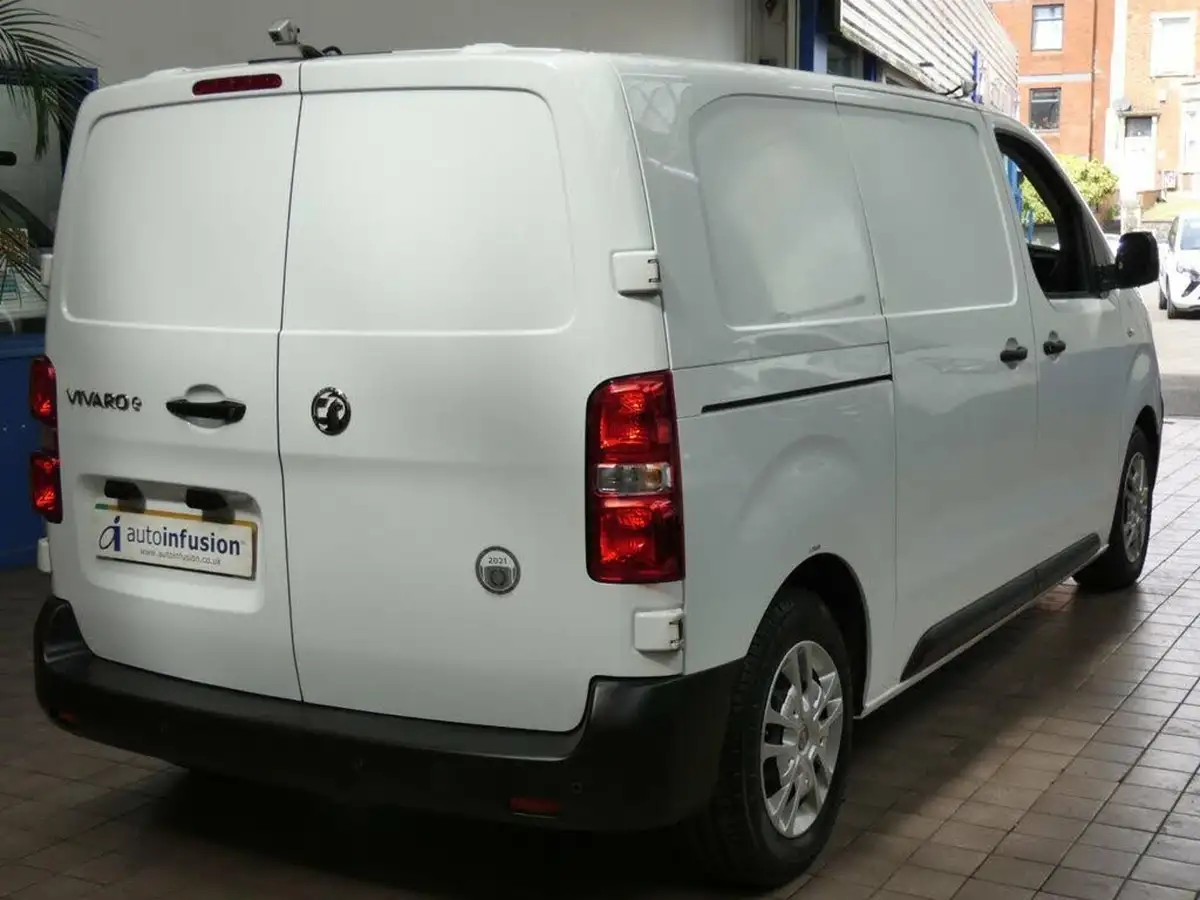 2021-vauxhall-vivaro-big-36