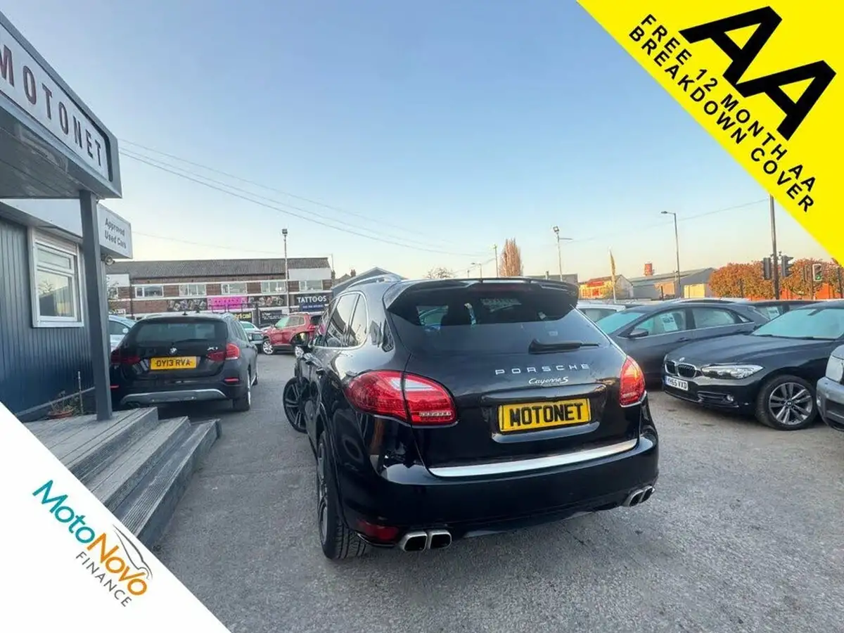 2013-porsche-cayenne-big-22