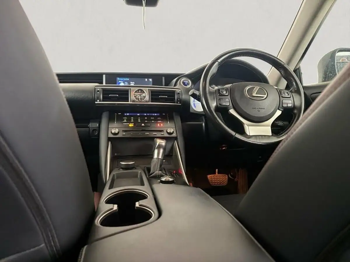 2017-lexus-is-300h-25-sport-big-23