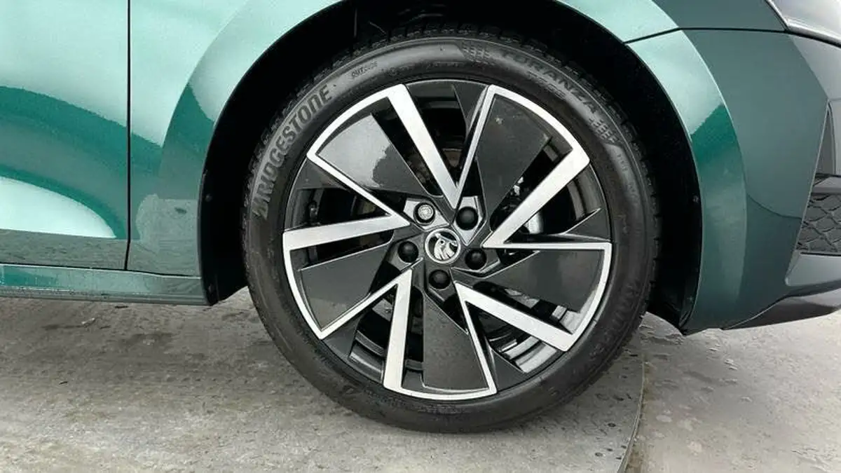 2025-skoda-octavia-15-tsi-e-tec-sportline-hatchback-big-4