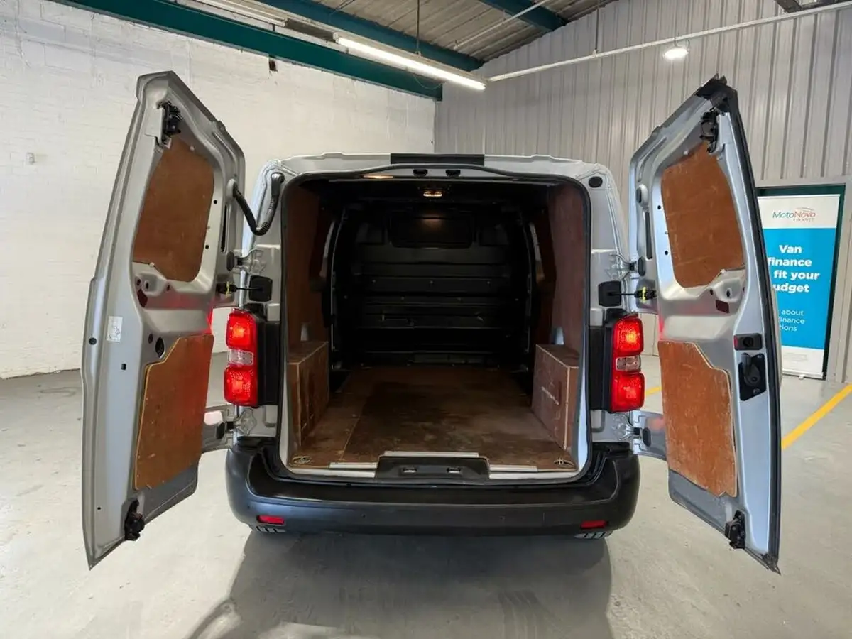 2018-citroen-dispatch-16bluehdi-x-m-1000-115pseu6-ss-big-12