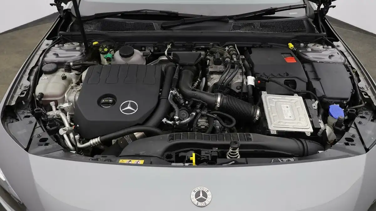2021-mercedes-benz-a-class-13-a250e-amg-line-hatchback-5d-big-18