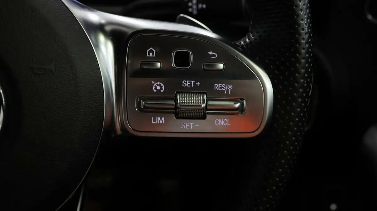 2021-mercedes-benz-a-class-13-a250e-amg-line-hatchback-5d-big-22