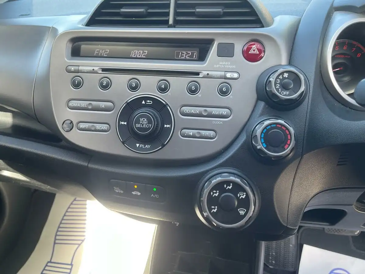 2010-honda-jazz-14-es-98bhp-semi-a-big-24