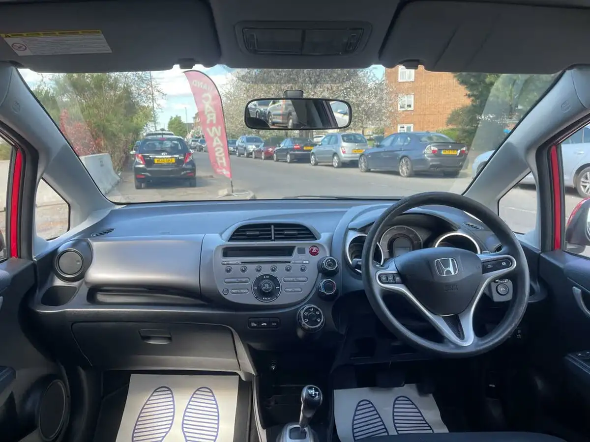 2010-honda-jazz-14-es-98bhp-semi-a-big-2