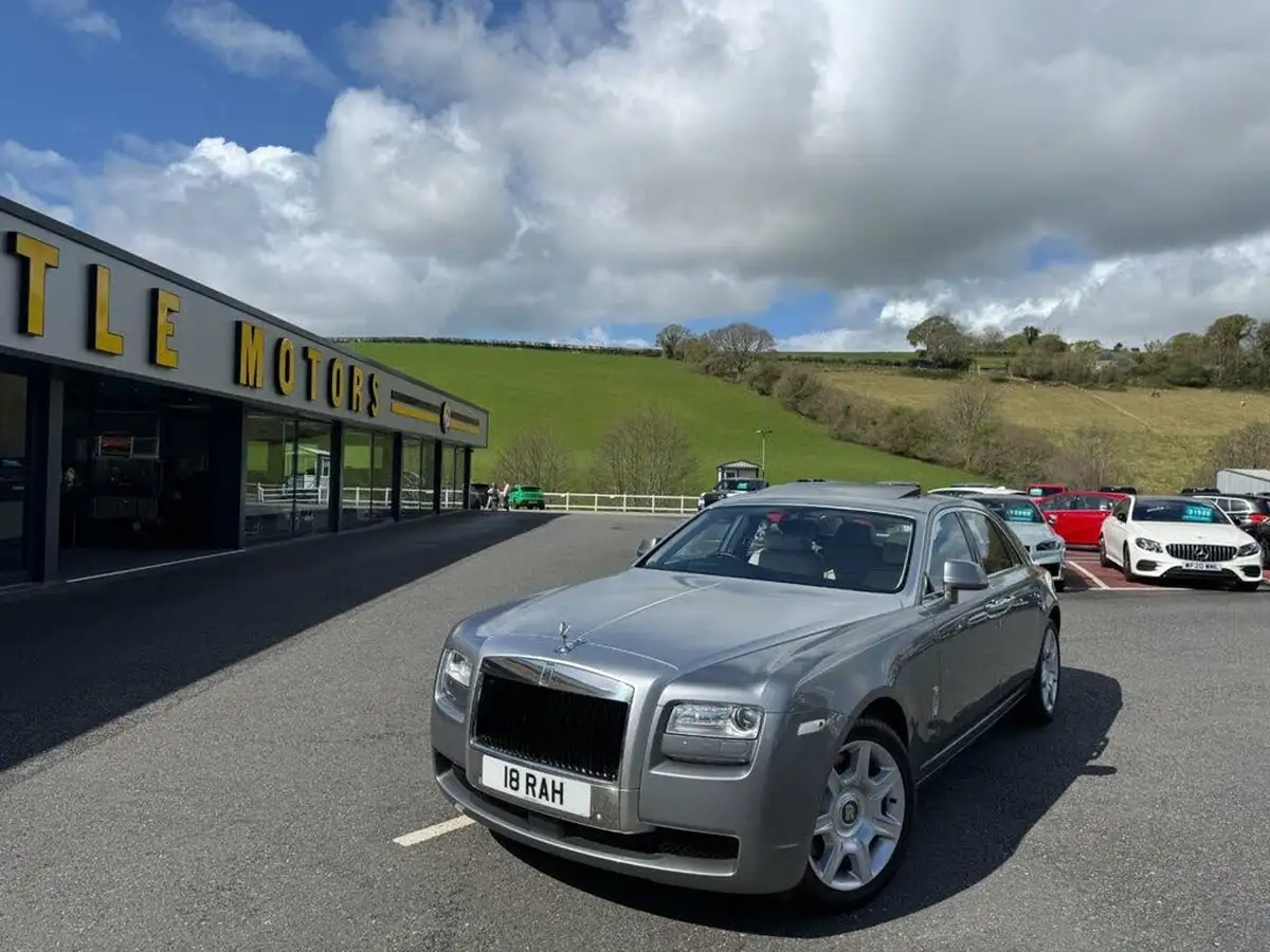 2014-rolls-royce-ghost-66-big-29