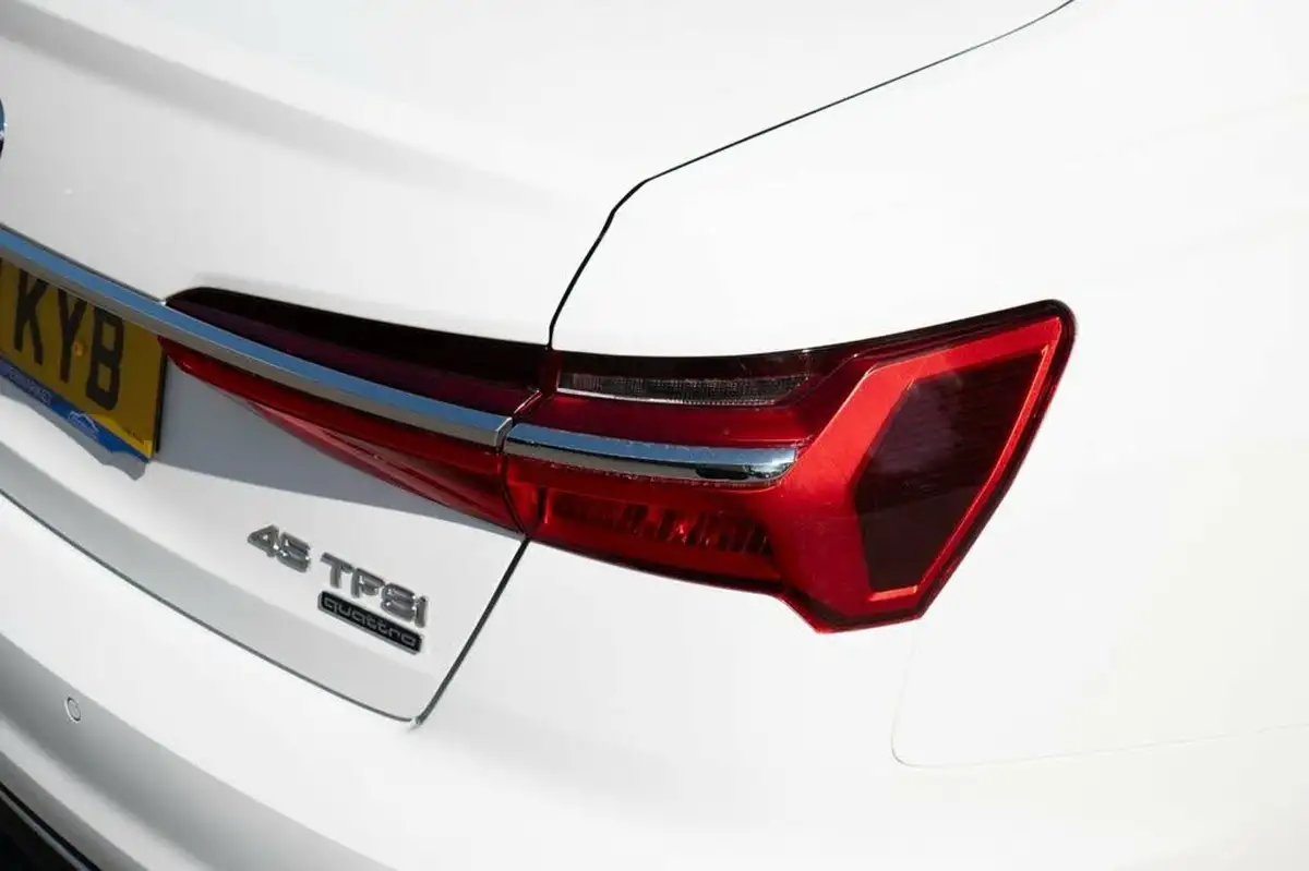 2019-audi-a6-saloon-20-45-tfsi-sport-big-39