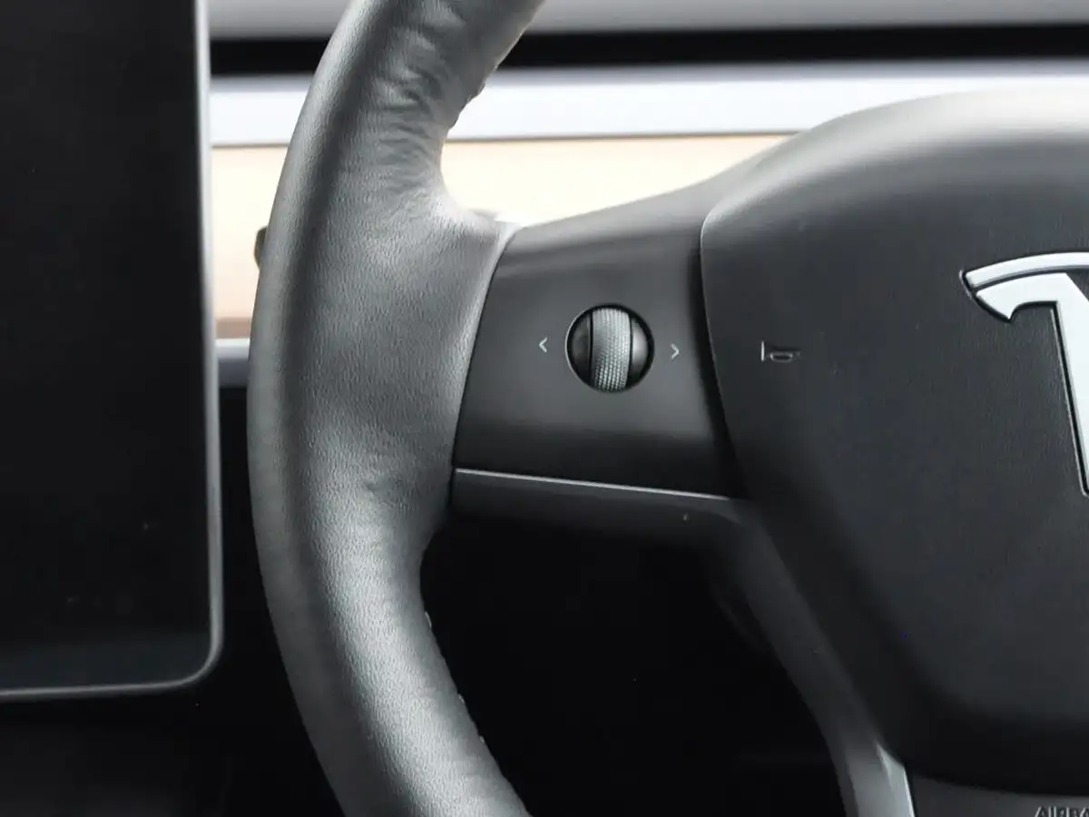 2022-tesla-model-y-e-long-range-big-56