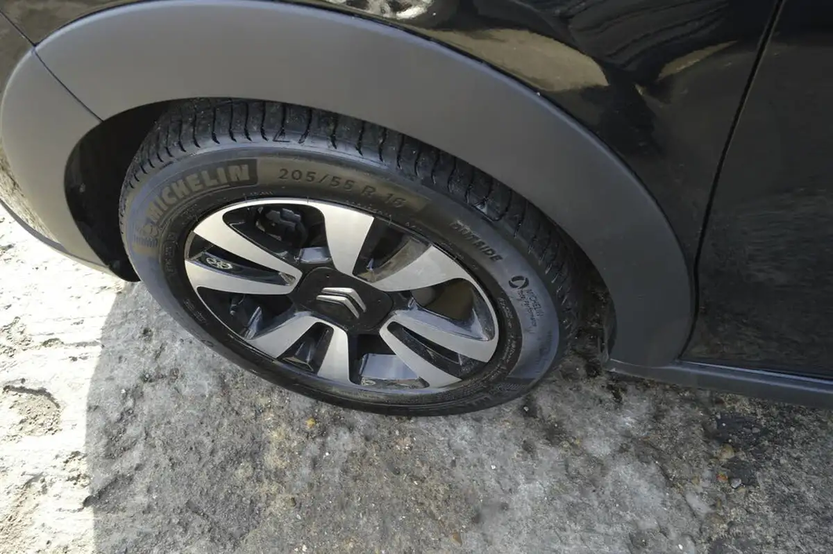 2024-citroen-c3-12-puretech-plus-110ps-eat6-big-21