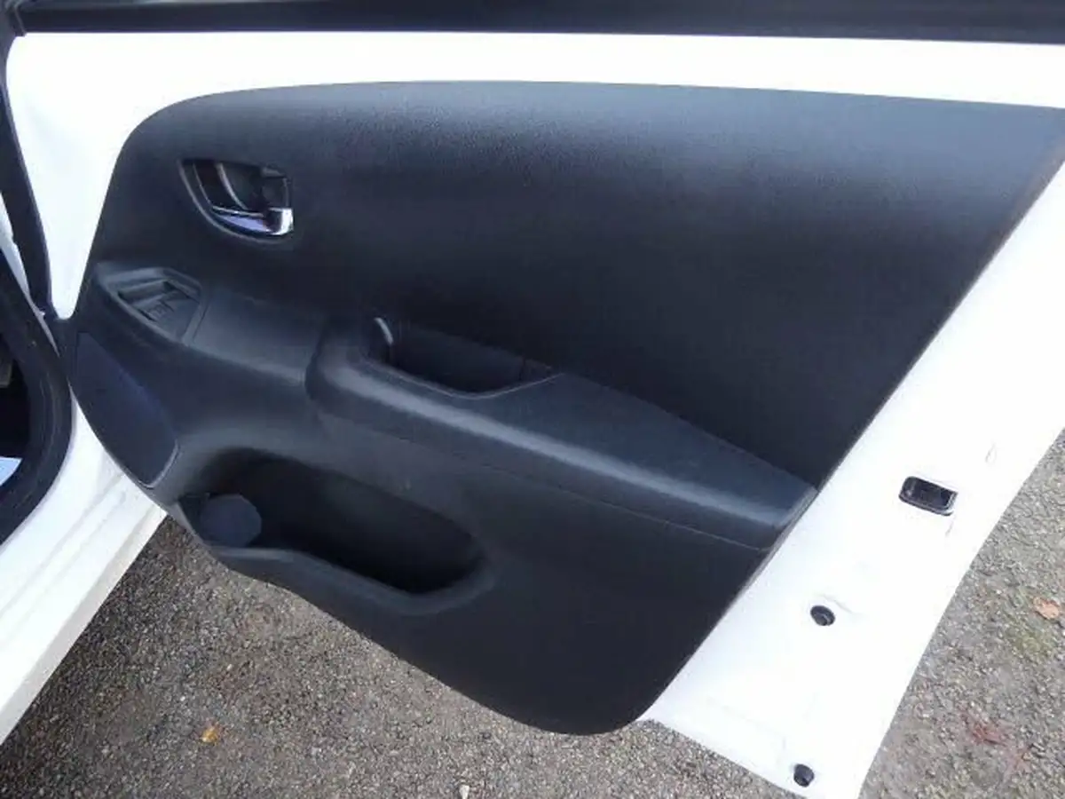 2017-citroen-c1-12-puretech-flair-5d-big-11
