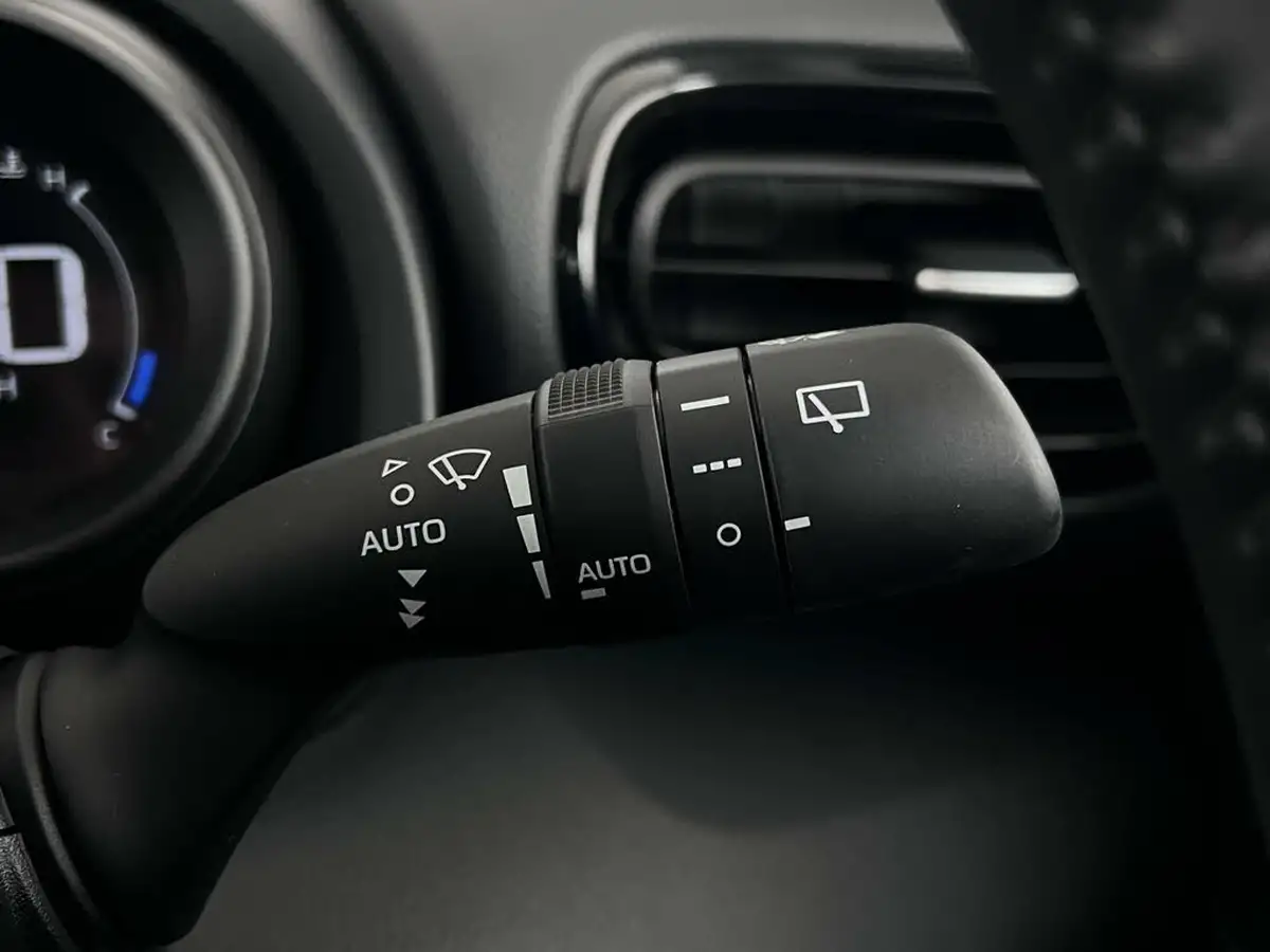 2021-toyota-yaris-15-vvt-i-design-big-19